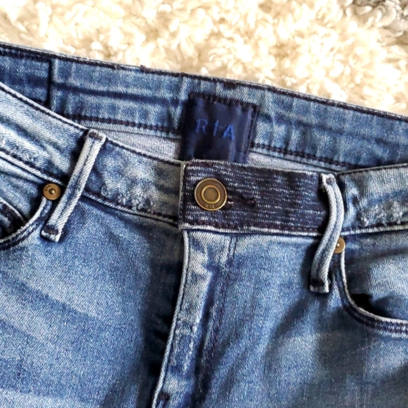 RtA (road to awe) icon high rise distressed size 25 jeans - Picture 5 of 8